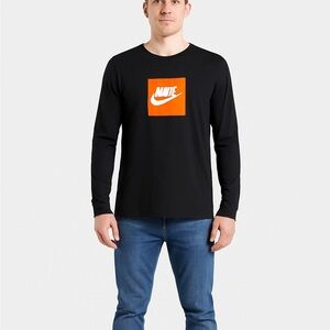 Nike Size Medium Black Long-Sleeve Shirt.